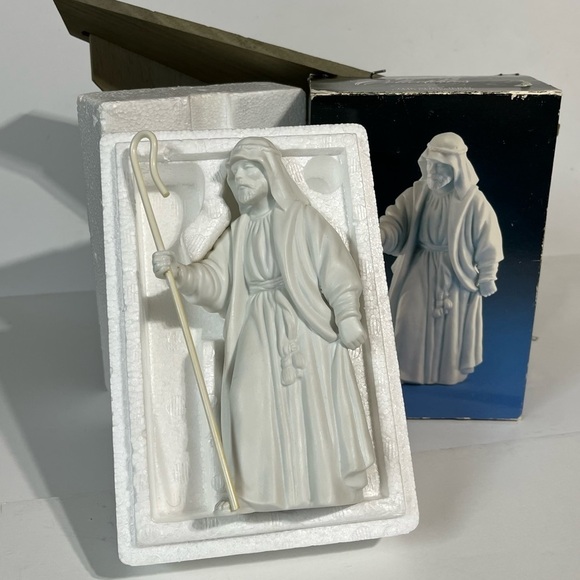 Vintage 1983 Avon Nativity Collectibles The Shepherd Porcelain Figurine - Picture 7 of 10